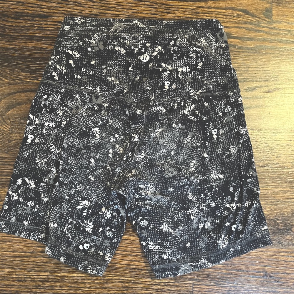 Lululemon biker shorts